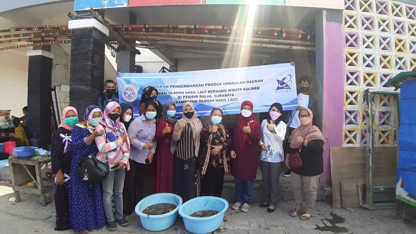Read more about the article Guru Besar FKH Dukung Para Pelaku UMKM di Kenjeran Pasarkan Produk Lewat E-Commerce