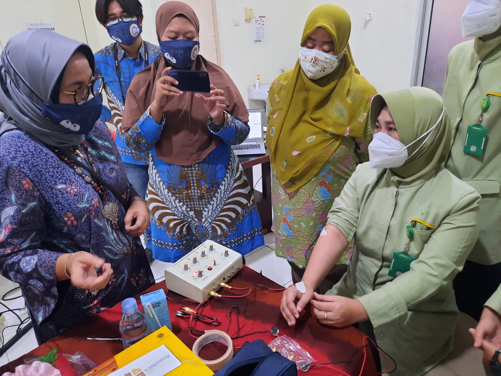 Read more about the article Gandeng Nakes dan Nakestrad, Fisika UNAIR Adakan Workshop AES untuk Tingkatkan Imunitas Tubuh di Kabupaten Gresik