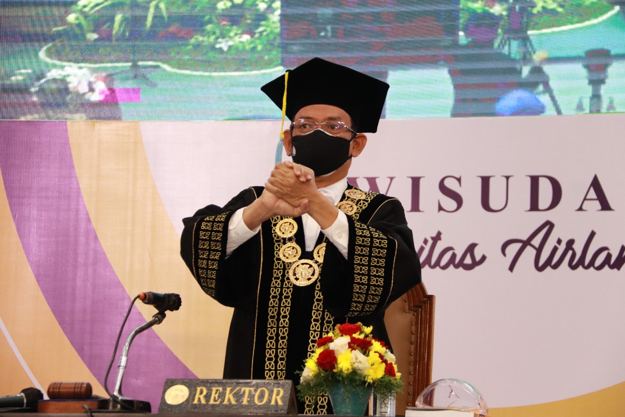 Read more about the article Conferring degrees to 1,290 graduates, UNAIR Rector encourages hard work, smart work, and continuous learning
