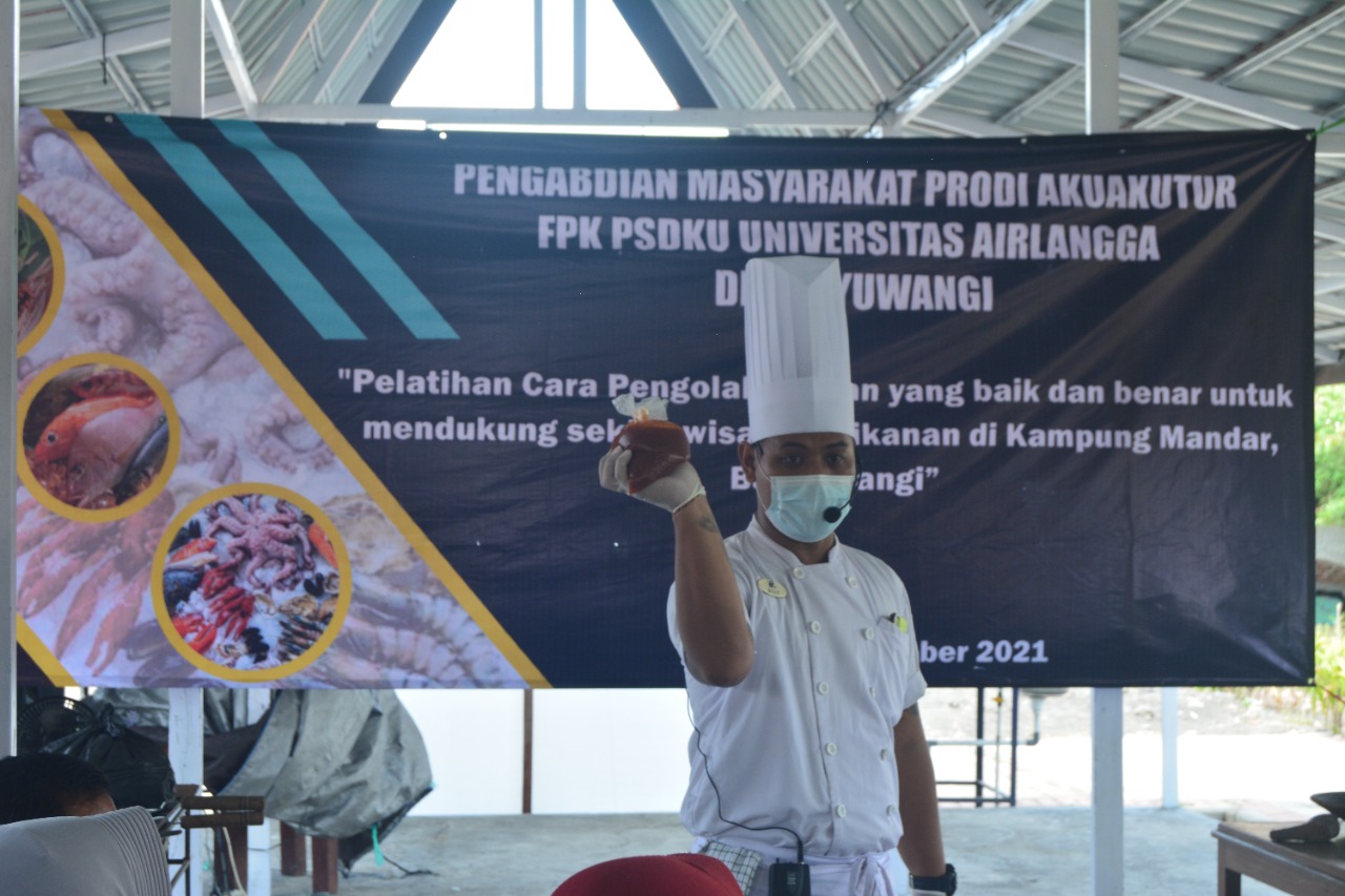 Read more about the article Dosen FPK UNAIR Banyuwangi Ajak Masyarakat Mandar Tingkatkan Sektor Wisata Melalui Olahan Ikan