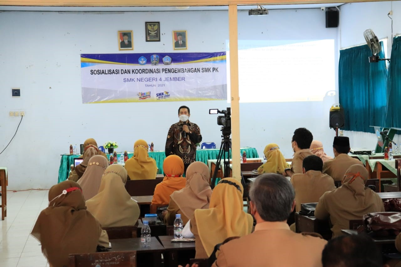 Read more about the article SMKN 4 Jember collaborates with UNAIR and Industry to strengthen vocational education