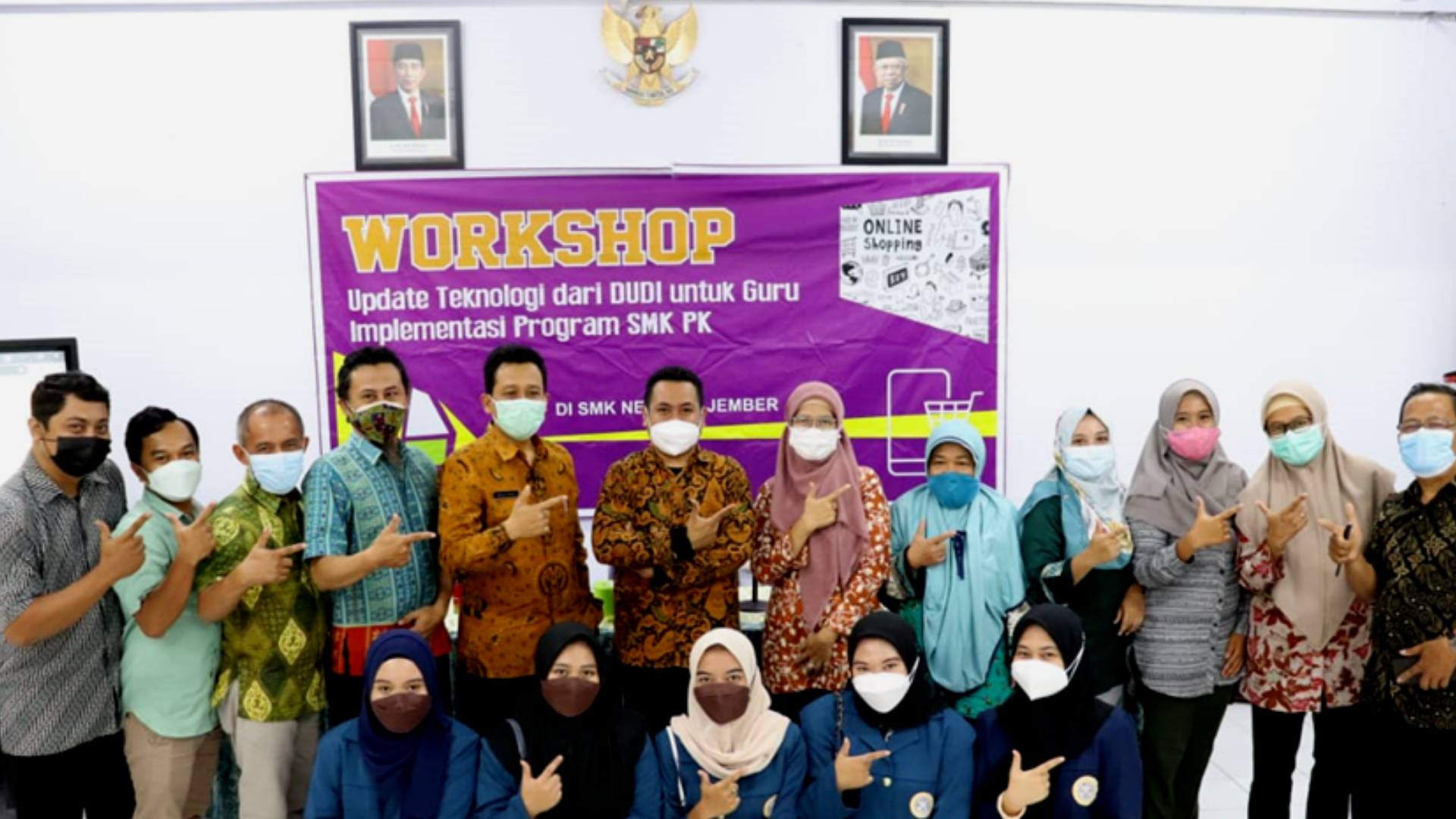Read more about the article Mahasiswa Vokasi UNAIR-SMKN 4 Jember Kolaborasi Kembangkan Aplikasi