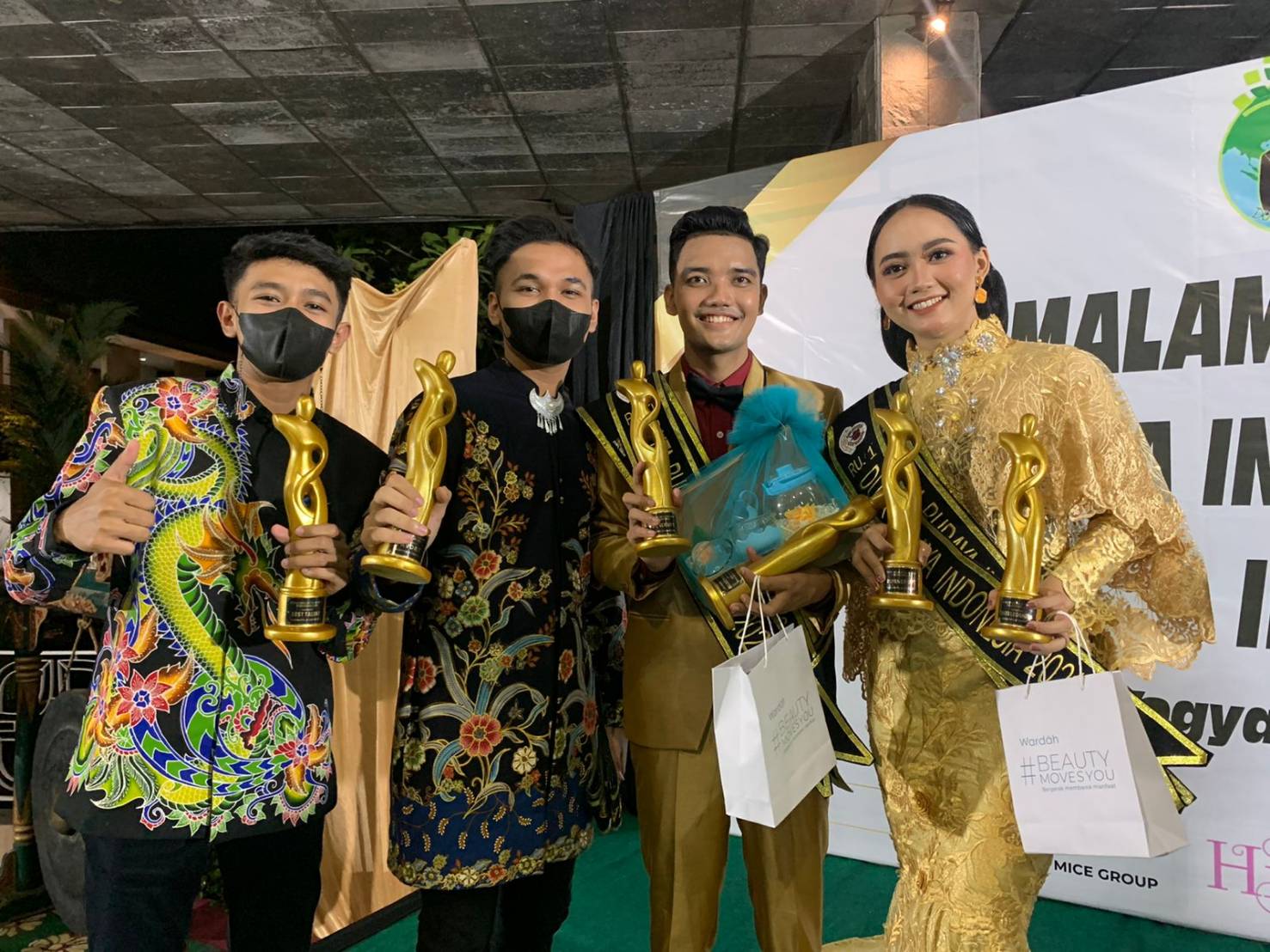 Read more about the article Student of UNAIR Faculty of Pharmacy wins a title at the 2022 Indonesian Cultural Ambassador competition