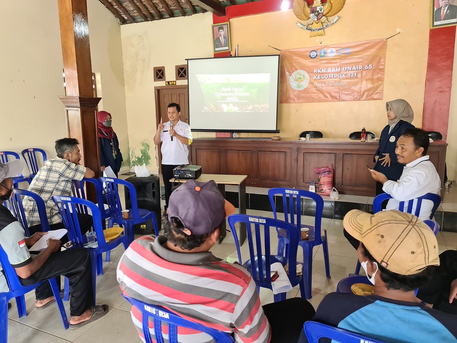 Read more about the article Tim KKN UNAIR Berikan Penyuluhan Pengolahan Tanah di Desa Paringan Ponorogo