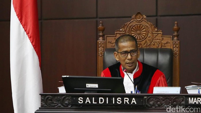 Read more about the article Saldi Isra: Kurikulum Fakultas Hukum Harus Dorong Mahasiswa Ikuti Perkembangan Putusan Pengadilan