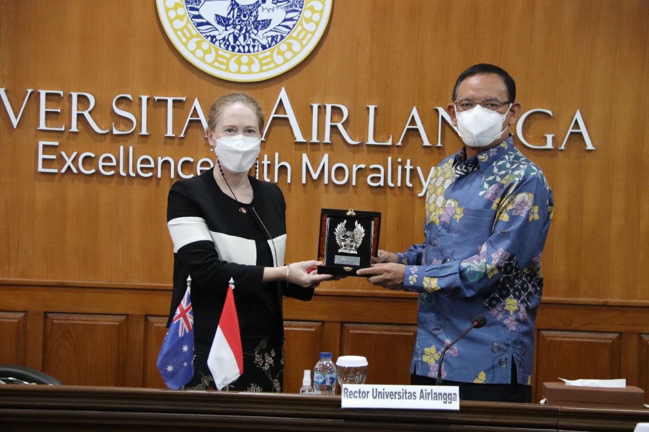 Read more about the article New Australian Consul-General in Surabaya visits Universitas Airlangga