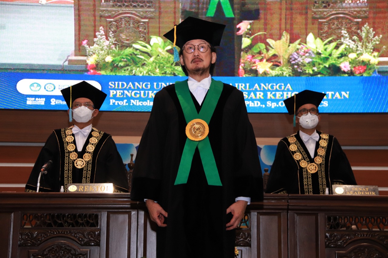 Read more about the article UNAIR awards honorary professorship to Prof Nicolaas C Budhiparama
